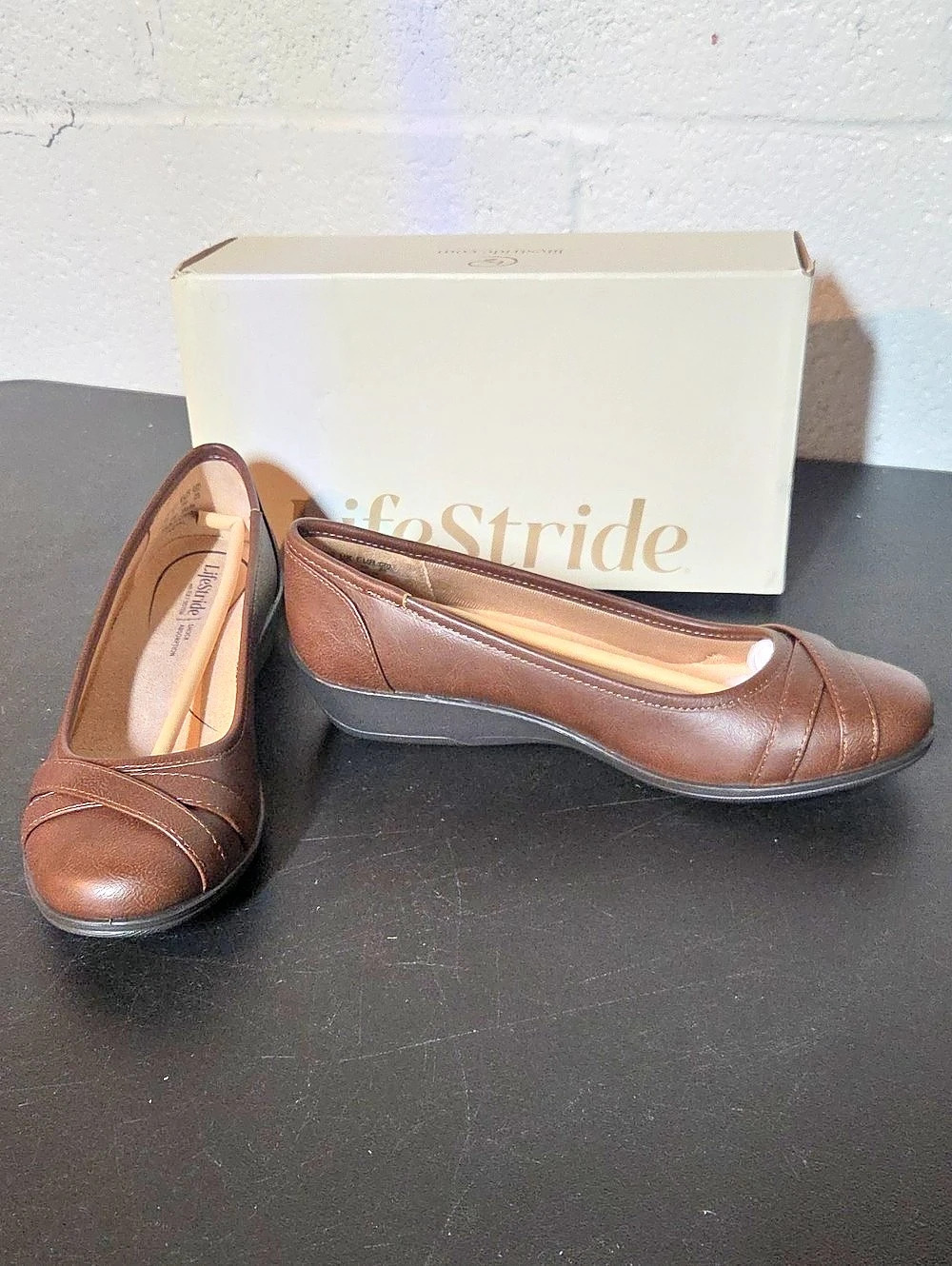 LifeStride Diverse Wedge Pump Brown Wedges US 8.5 B/W